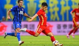 足球何超女友爆料视频,揭秘足球明星背后的情感故事